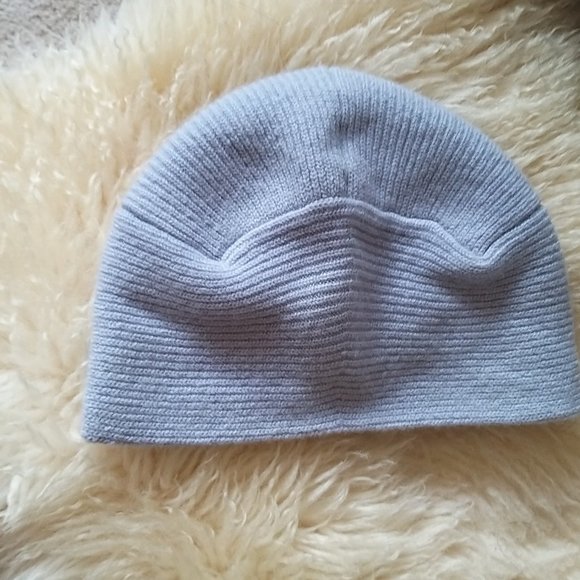 Aritiza Auxiliary Beanie 88% Cashmere in Light Blue - NWTags - Picture 5 of 16